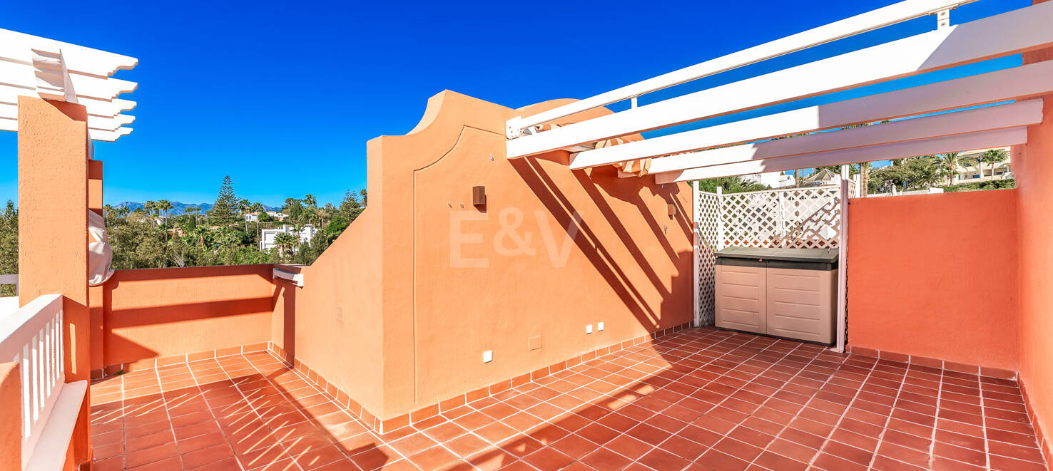 Exklusiv takvåning med havsutsikt i Marbella East