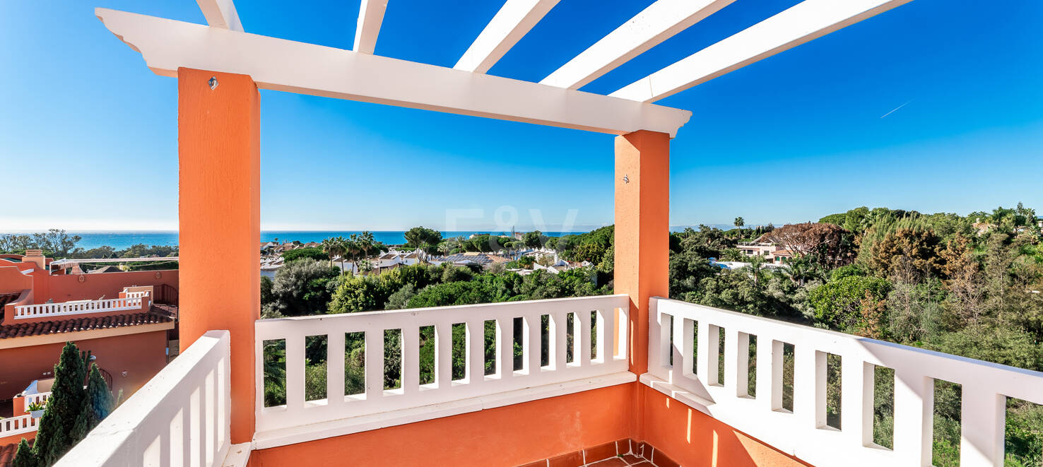 Exklusiv takvåning med havsutsikt i Marbella East