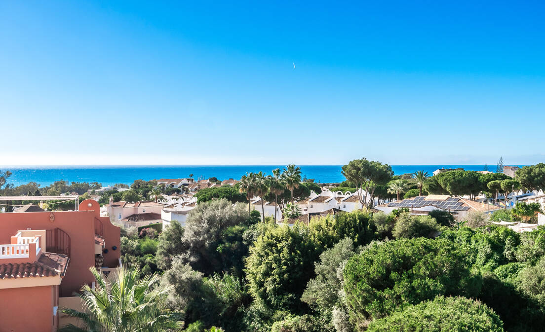 Exclusivo Ático con Vistas al Mar en Marbella Este