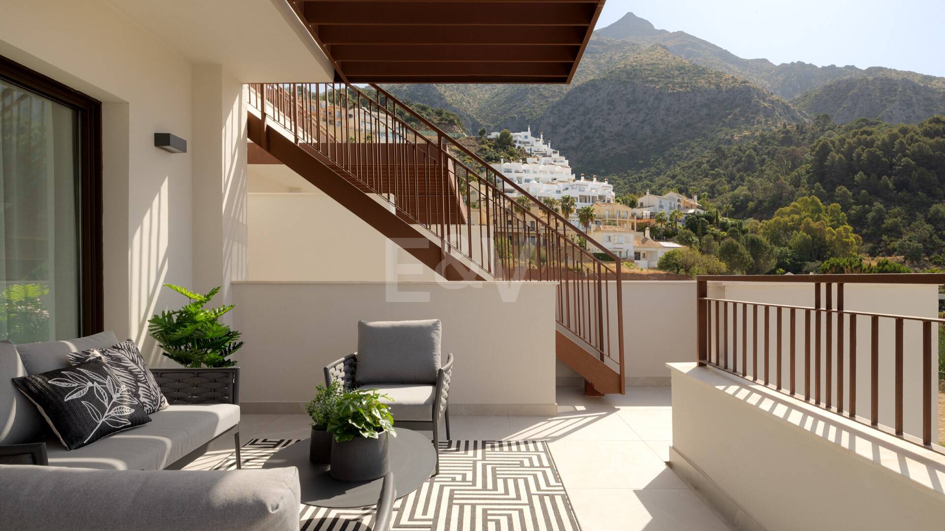 Exclusivo Ático de 3 dormitorios con vistas a la montaña y al bosque