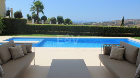 4-Bedroom Villa in Puerto Del Almendro, Benahavis, with Sea Views