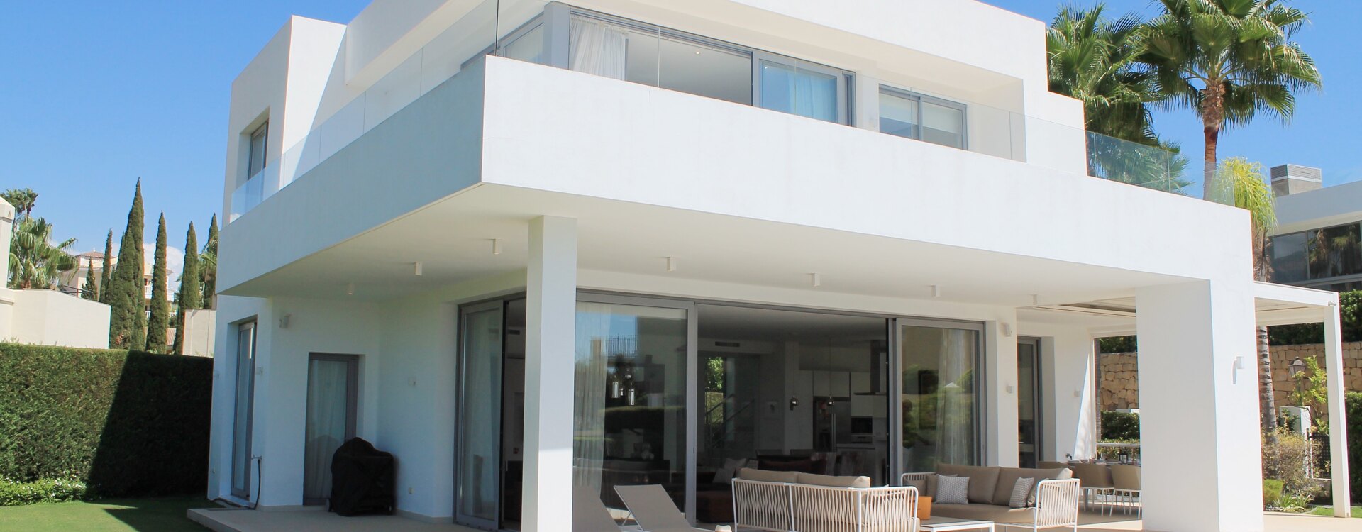 4-Bedroom Villa in Puerto Del Almendro, Benahavis, with Sea Views