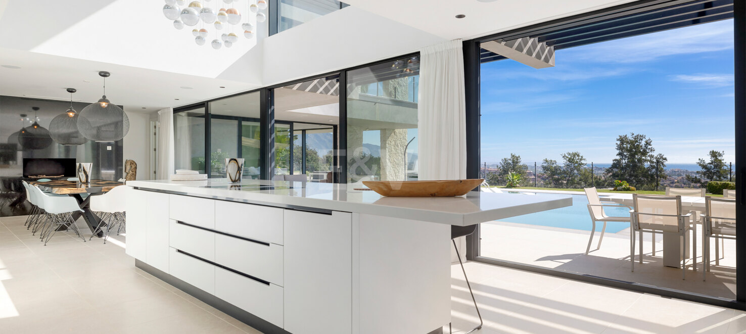 Elegante und Sofistische Residenz mit Panoramablick und Smart Automation