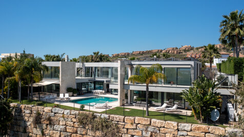 Graceful Front Line Golf Residence avec vues panoramiques et l'automatisation intelligente