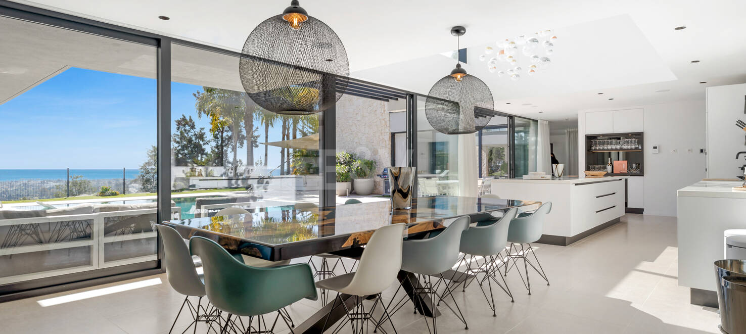 Graceful Front Line Golf Residence avec vues panoramiques et l'automatisation intelligente
