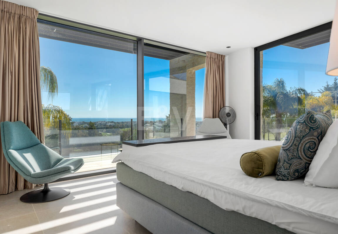 Graceful Front Line Golf Residence with Panoramic Views and Smart Automation