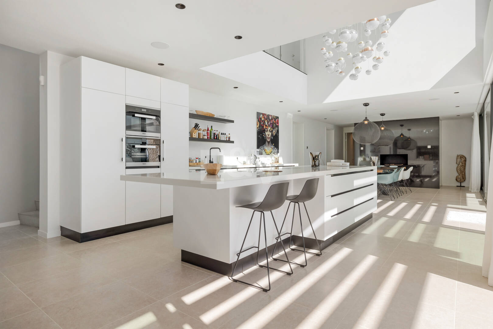 Graceful Front Line Golf Residence avec vues panoramiques et l'automatisation intelligente