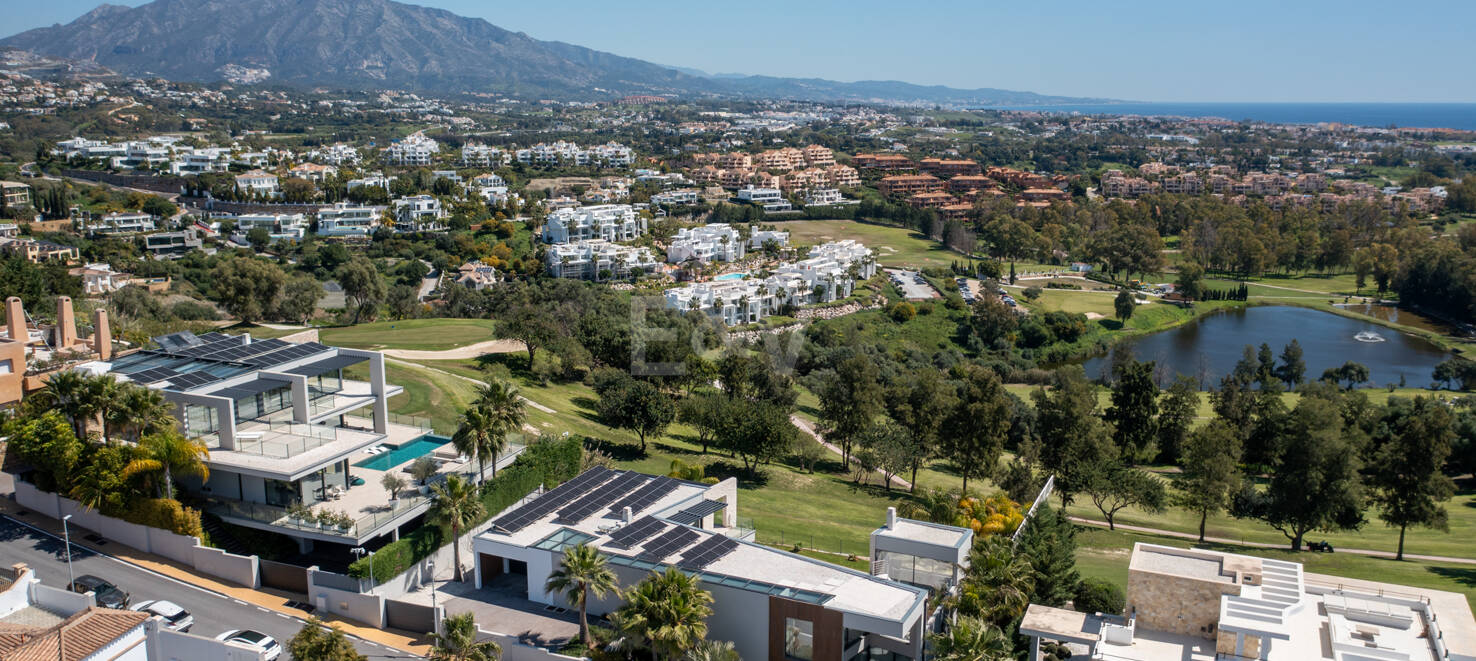 Graceful Front Line Golf Residence avec vues panoramiques et l'automatisation intelligente