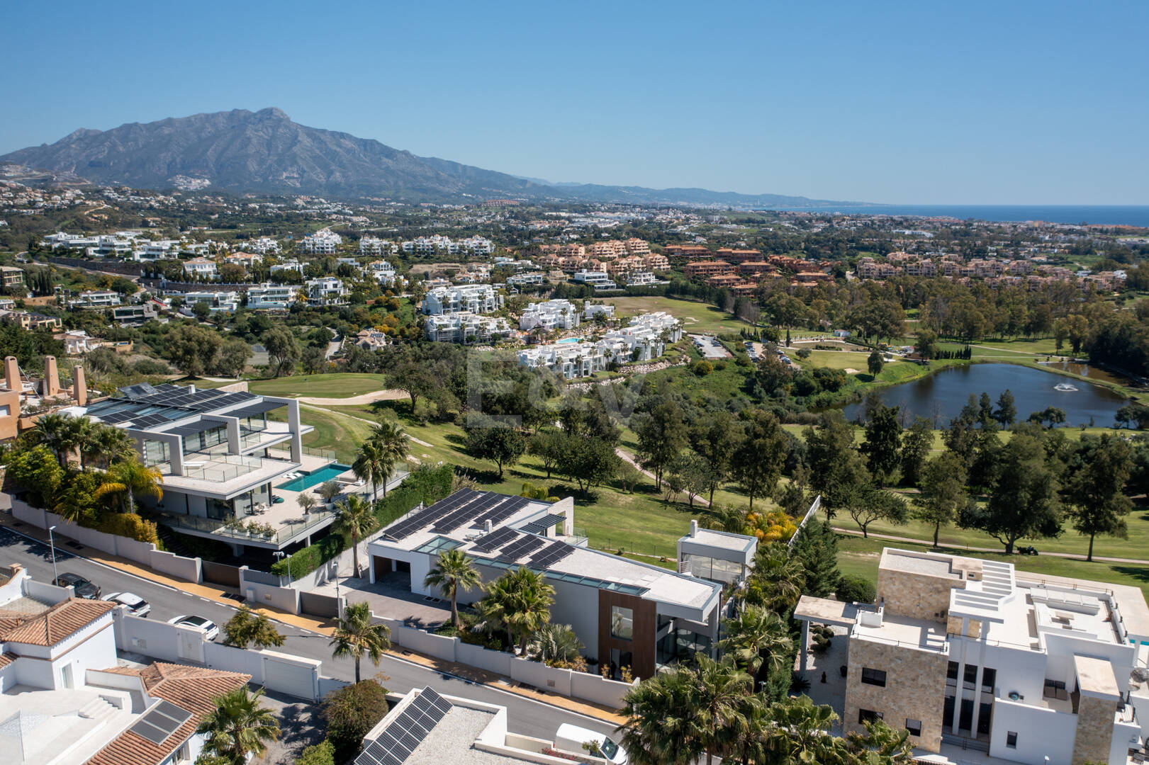 Graceful Front Line Golf Residence with Panoramic Views and Smart Automation