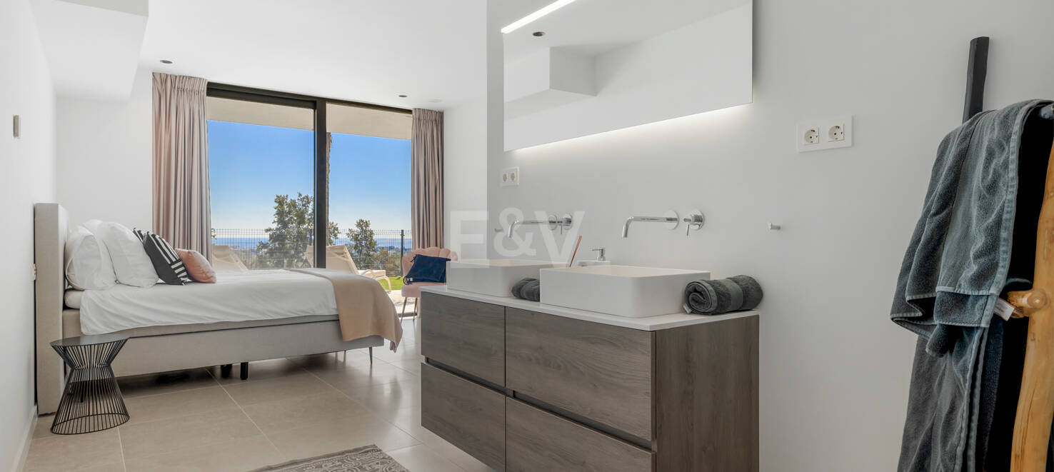 Graceful Front Line Golf Residence avec vues panoramiques et l'automatisation intelligente