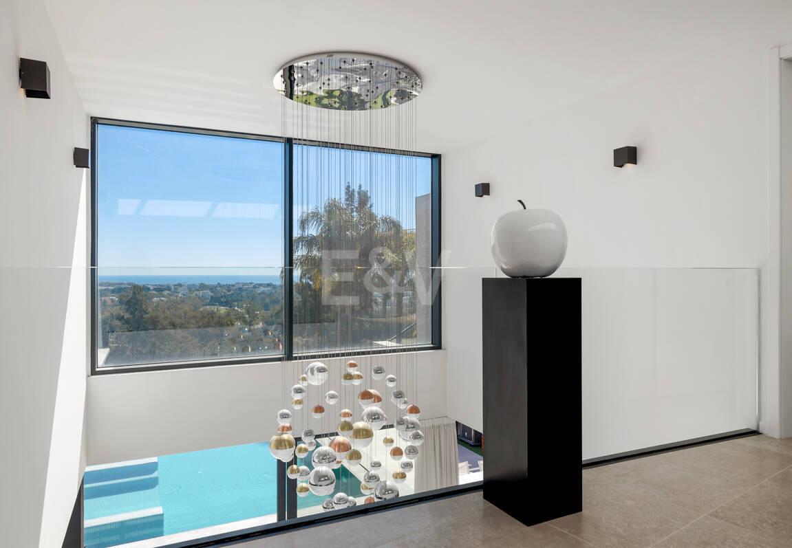 Graceful Front Line Golf Residence with Panoramic Views and Smart Automation