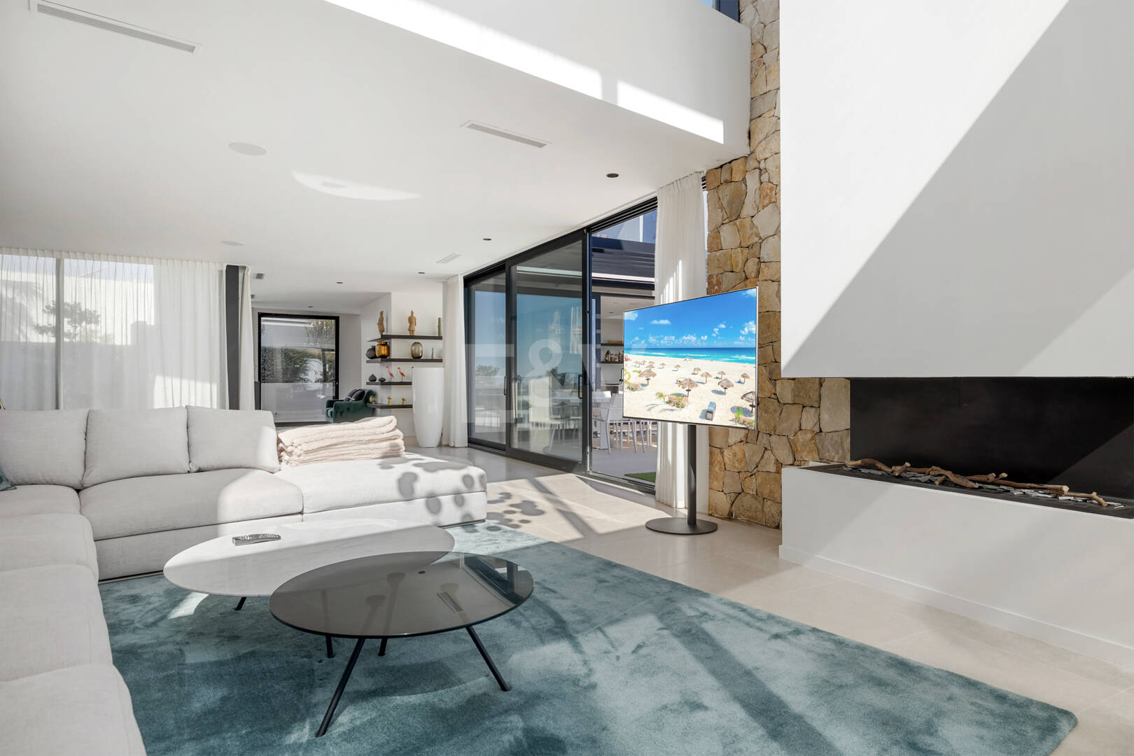 Graceful Front Line Golf Residence avec vues panoramiques et l'automatisation intelligente