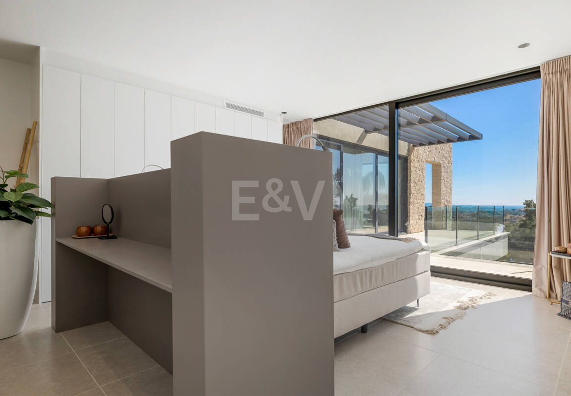 Graceful Front Line Golf Residence with Panoramic Views and Smart Automation