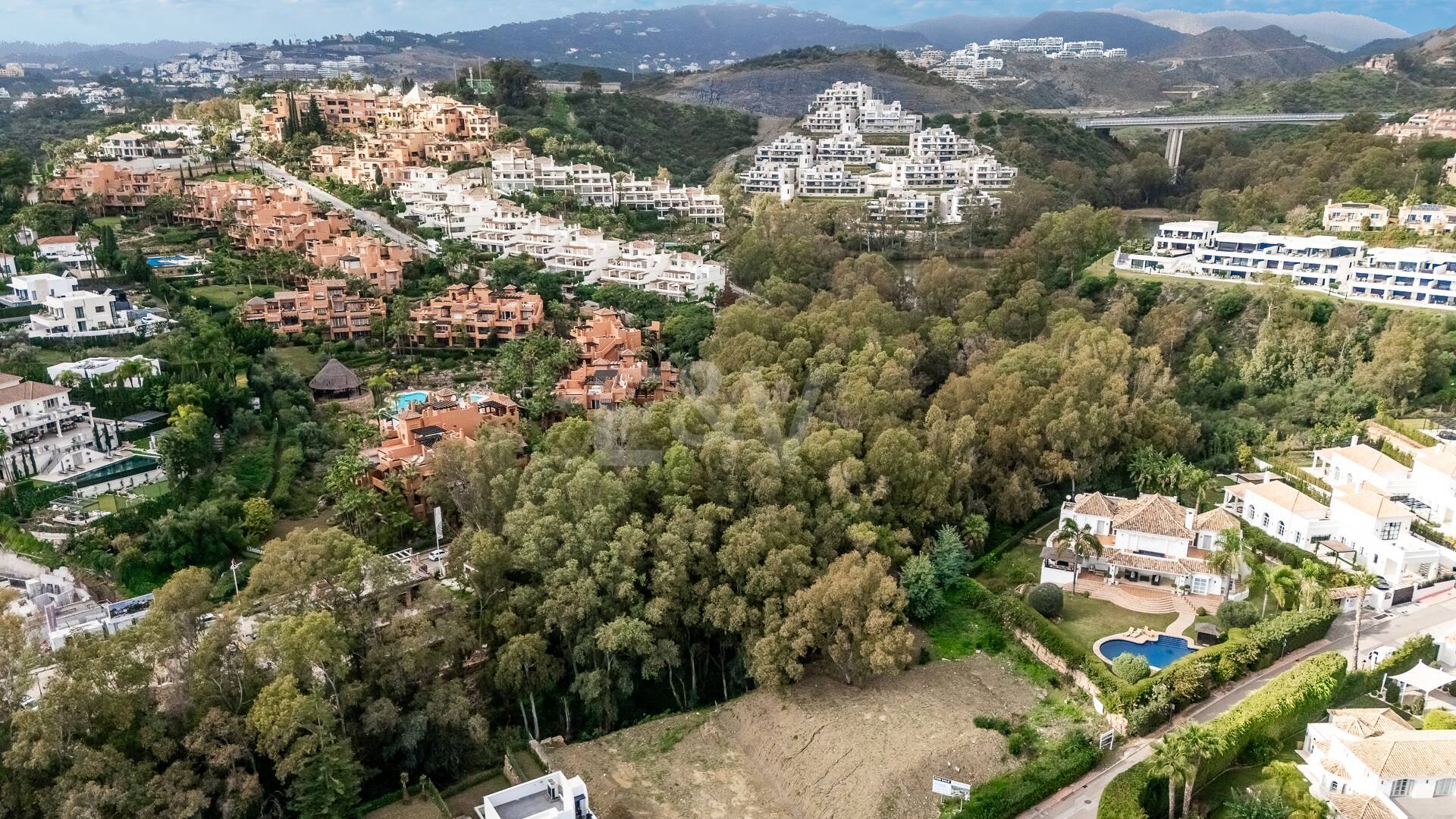 Excepcional parcela en ubicación privilegiada, a solo un paso de Las Brisas golf club