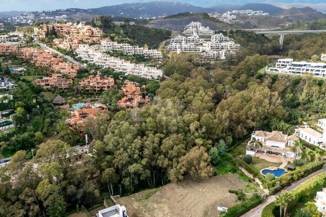 Excepcional parcela en ubicación privilegiada, a solo un paso de Las Brisas golf club