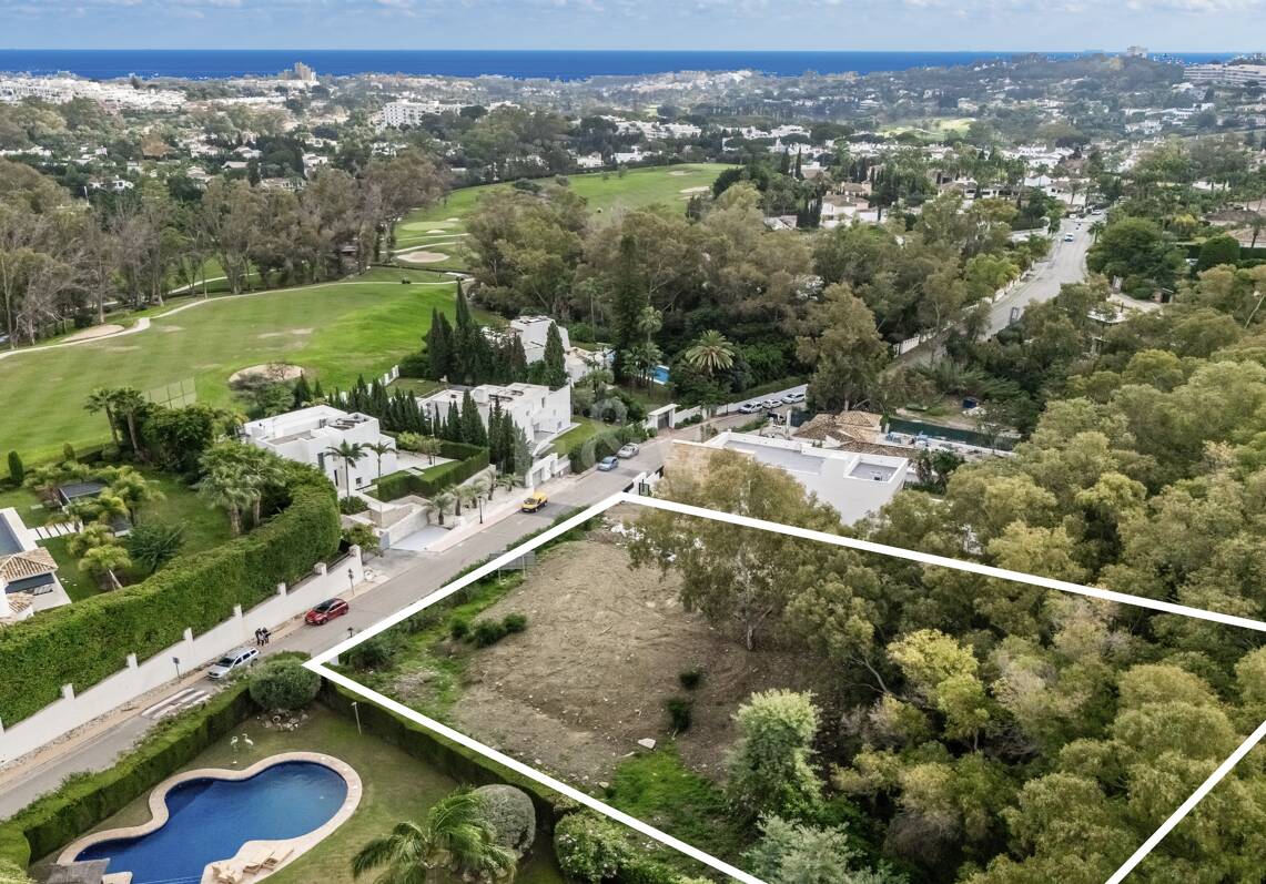 Außergewöhnliches grundstück in spitzenlage, nur wenige gehminuten vom Las Brisas Golf club entfernt