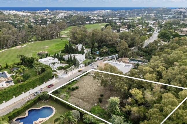 Excepcional parcela en ubicación privilegiada, a solo un paso de Las Brisas golf club