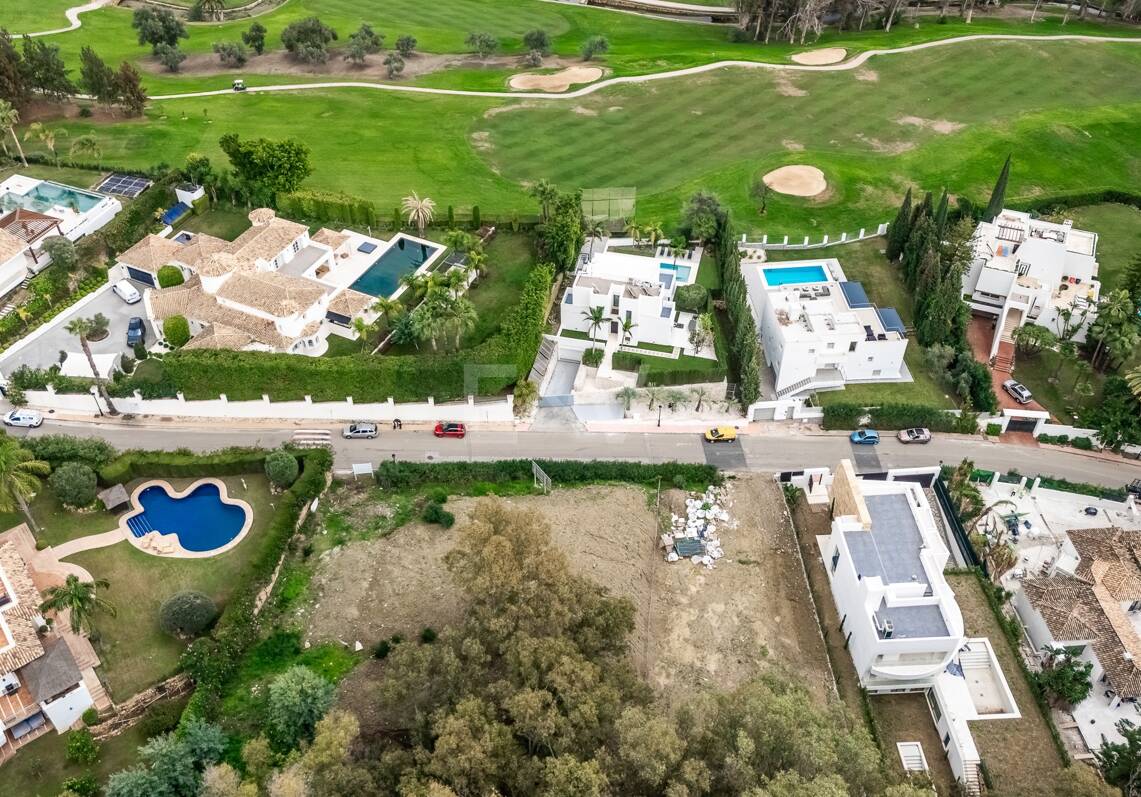 Außergewöhnliches grundstück in spitzenlage, nur wenige gehminuten vom Las Brisas Golf club entfernt