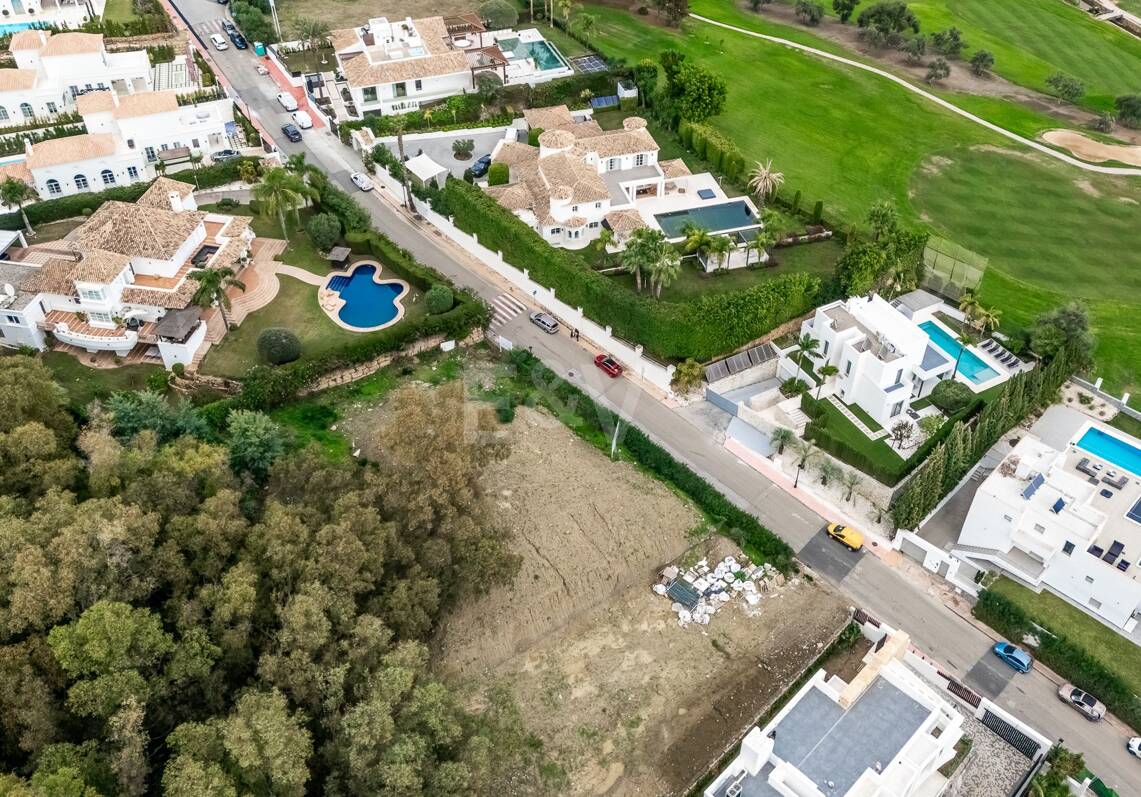 Außergewöhnliches grundstück in spitzenlage, nur wenige gehminuten vom Las Brisas Golf club entfernt