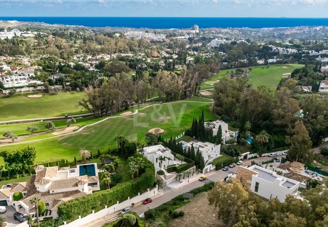 Excepcional parcela en ubicación privilegiada, a solo un paso de Las Brisas golf club