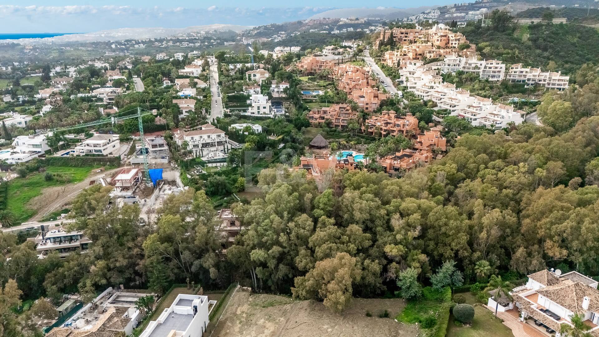 Wyjątkowa fabuła w prestiżowym La Cerquilla, w odległości spaceru od klubu golfowego Las Brisas!