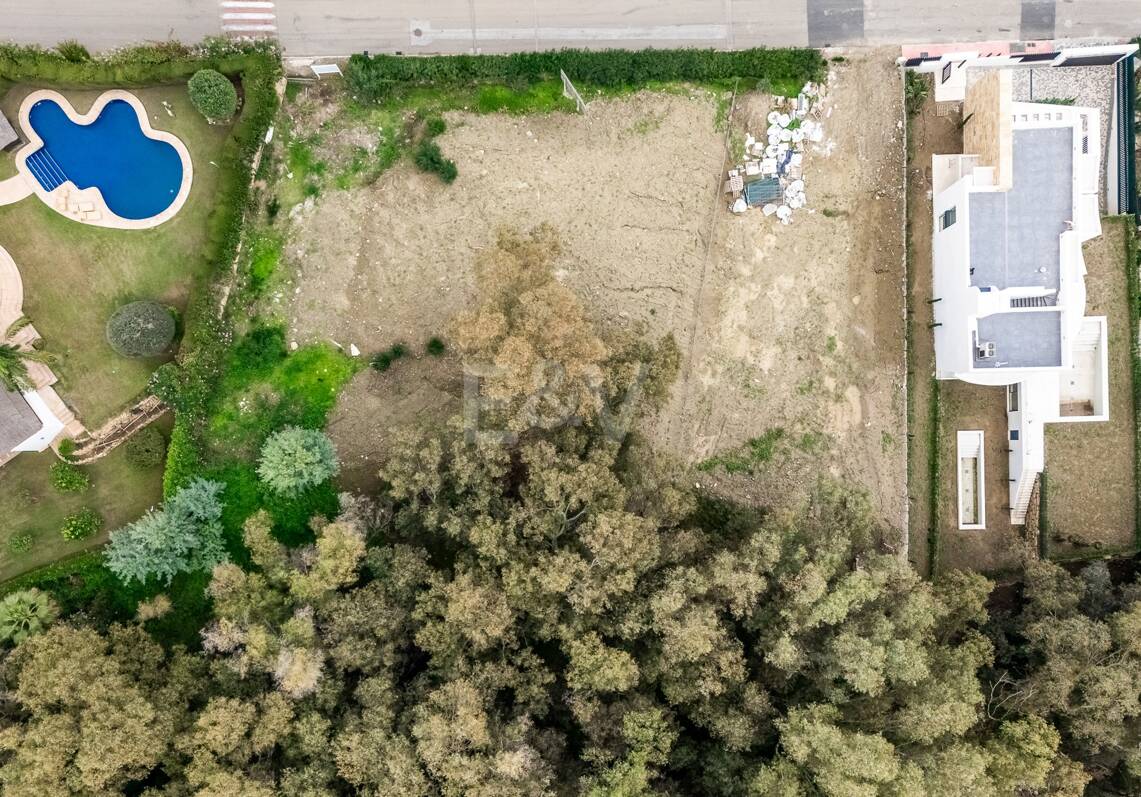 Außergewöhnliches grundstück in spitzenlage, nur wenige gehminuten vom Las Brisas Golf club entfernt