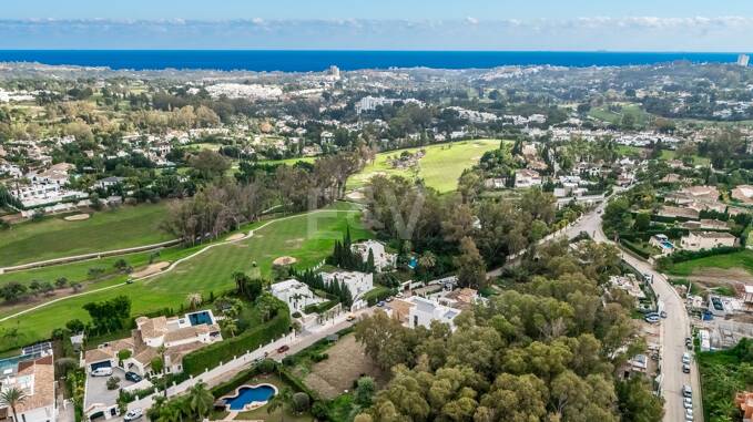 Außergewöhnliches grundstück in spitzenlage, nur wenige gehminuten vom Las Brisas Golf club entfernt