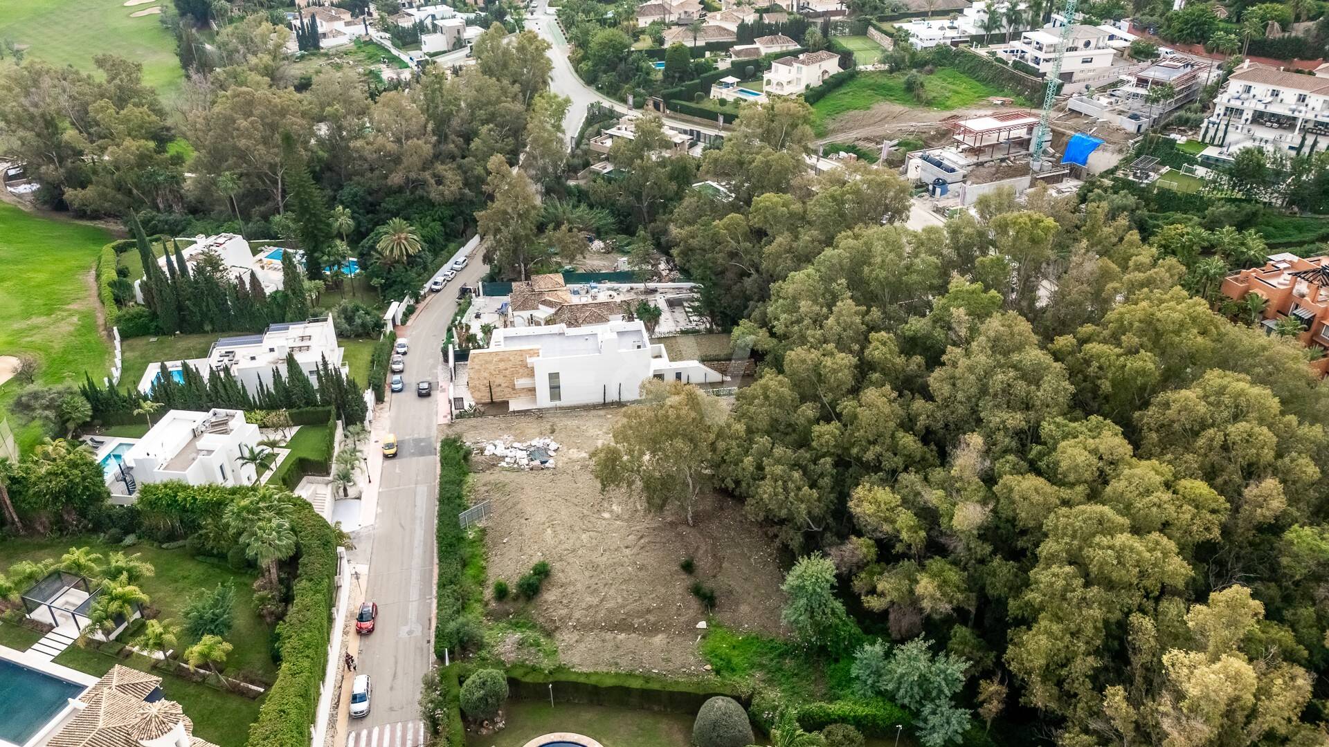 Excepcional parcela en ubicación privilegiada, a solo un paso de Las Brisas golf club