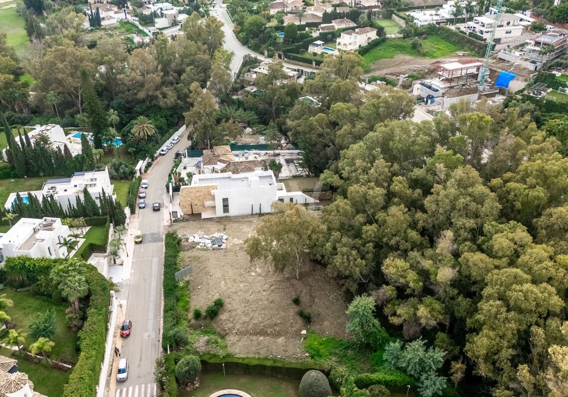 Außergewöhnliches grundstück in spitzenlage, nur wenige gehminuten vom Las Brisas Golf club entfernt