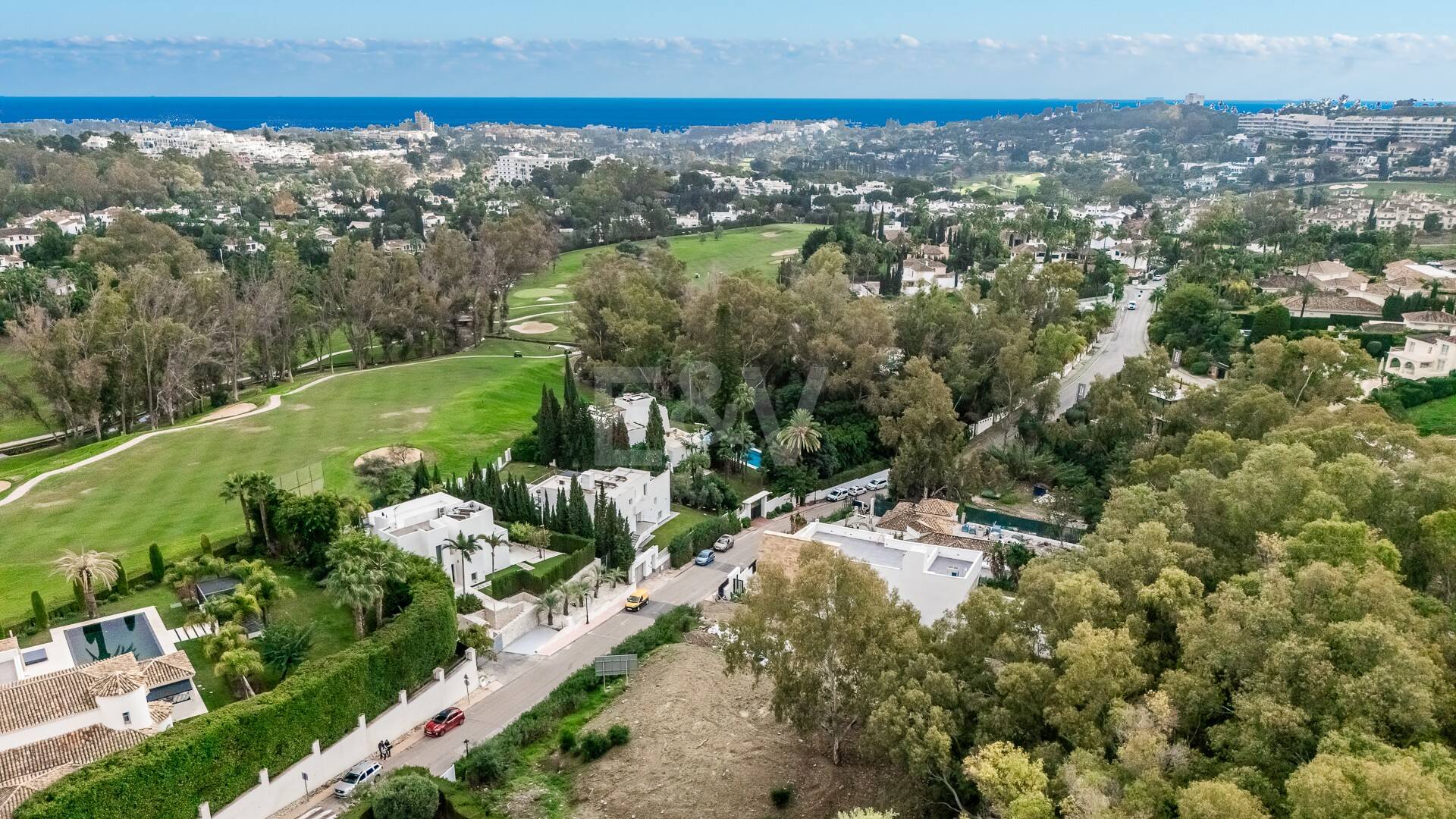 Excepcional parcela en ubicación privilegiada, a solo un paso de Las Brisas golf club