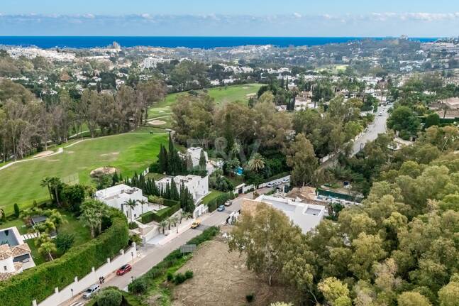 Excepcional parcela en ubicación privilegiada, a solo un paso de Las Brisas golf club