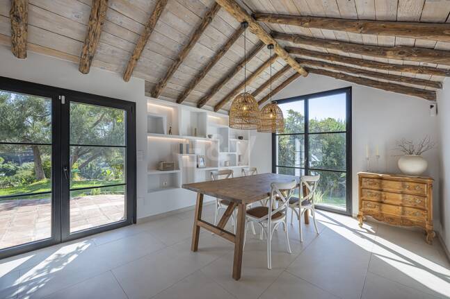 Förtrollande land hem med hisnande panoramautsikt i Guadalmina Alta