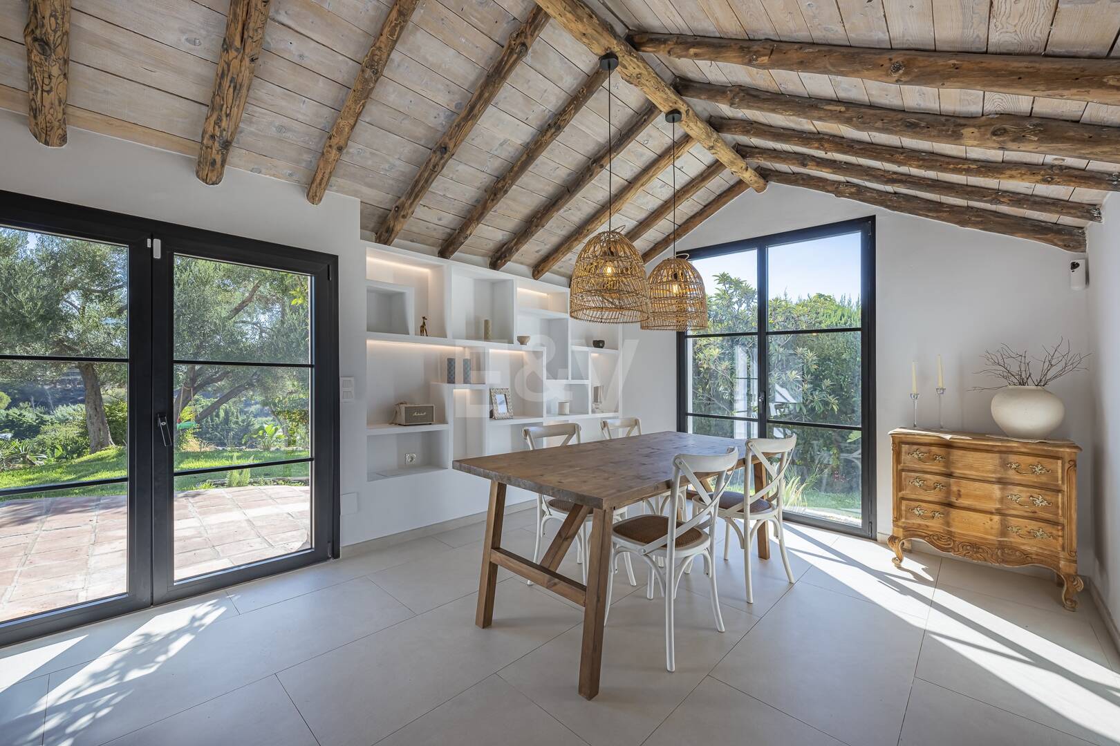 Förtrollande land hem med hisnande panoramautsikt i Guadalmina Alta