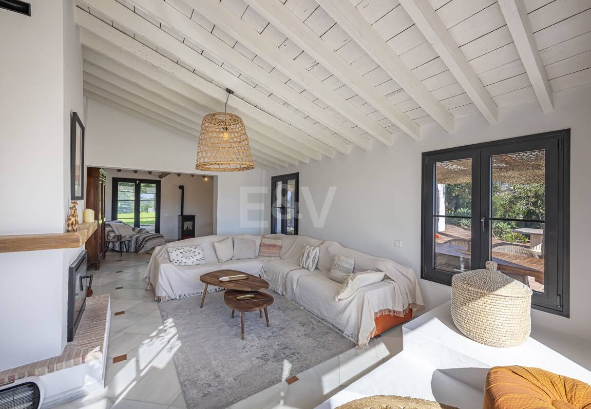 Förtrollande land hem med hisnande panoramautsikt i Guadalmina Alta