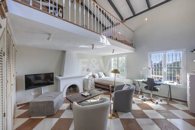 Förtrollande land hem med hisnande panoramautsikt i Guadalmina Alta