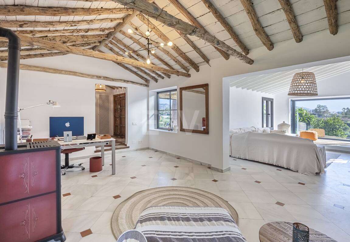 Förtrollande land hem med hisnande panoramautsikt i Guadalmina Alta