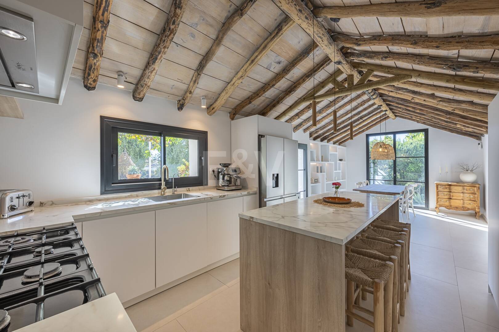 Förtrollande land hem med hisnande panoramautsikt i Guadalmina Alta