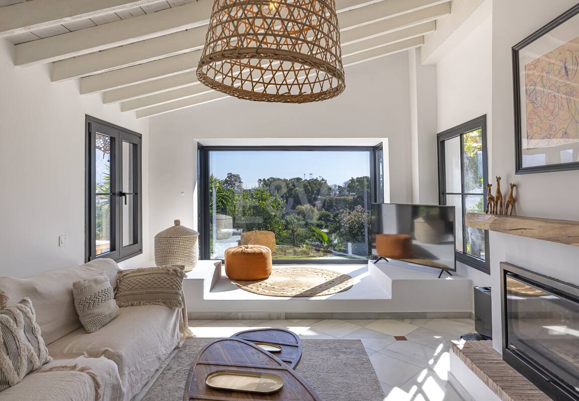 Förtrollande land hem med hisnande panoramautsikt i Guadalmina Alta