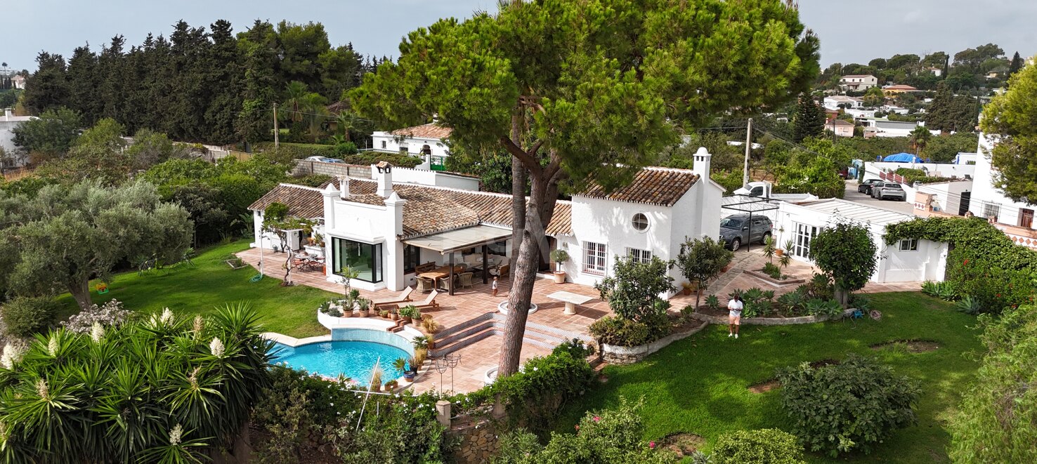 Maison de campagne enchanteur avec une vue panoramique époustouflante à Guadalmina Alta