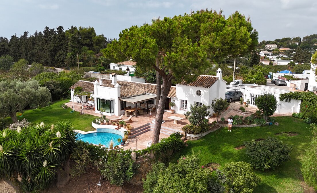 Charmantes Landhaus mit beeindruckenden Panoramablicken in Guadalmina Alta