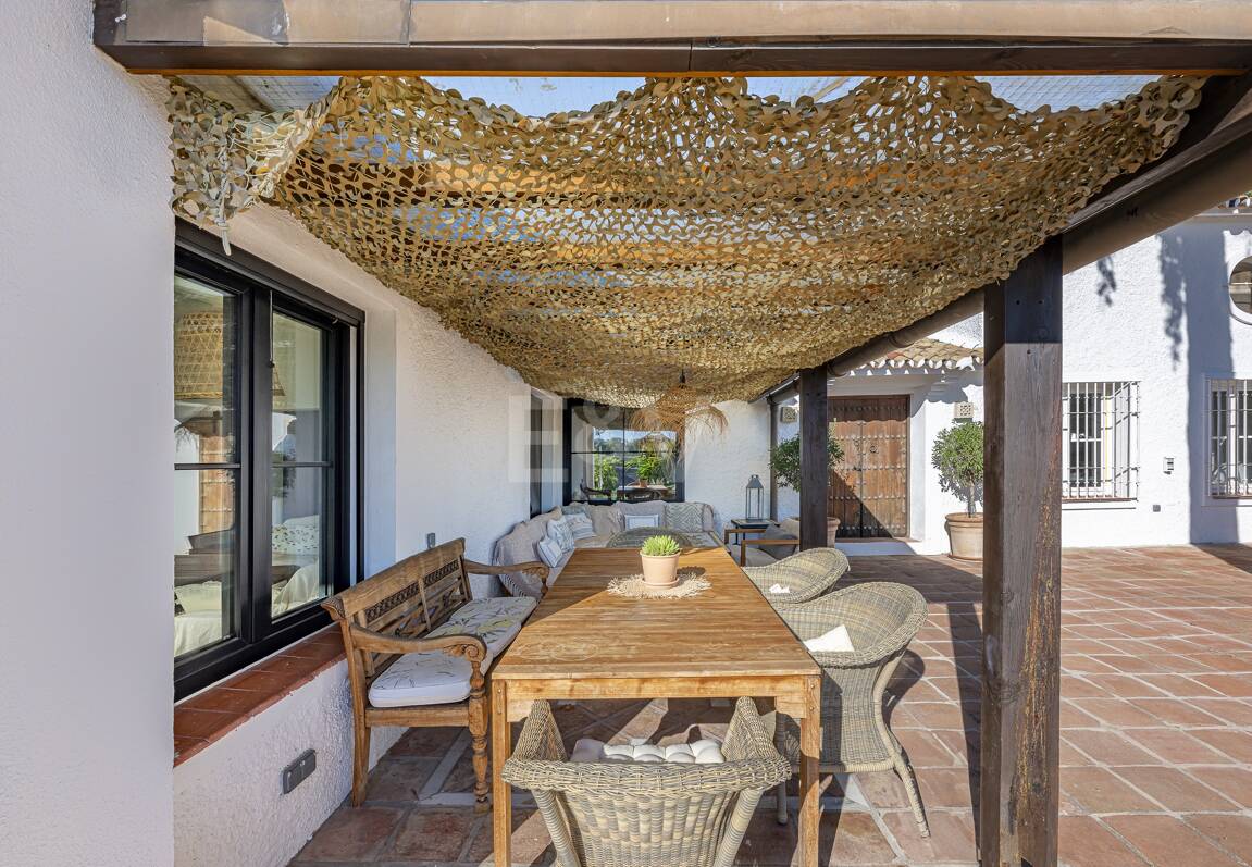 Förtrollande land hem med hisnande panoramautsikt i Guadalmina Alta