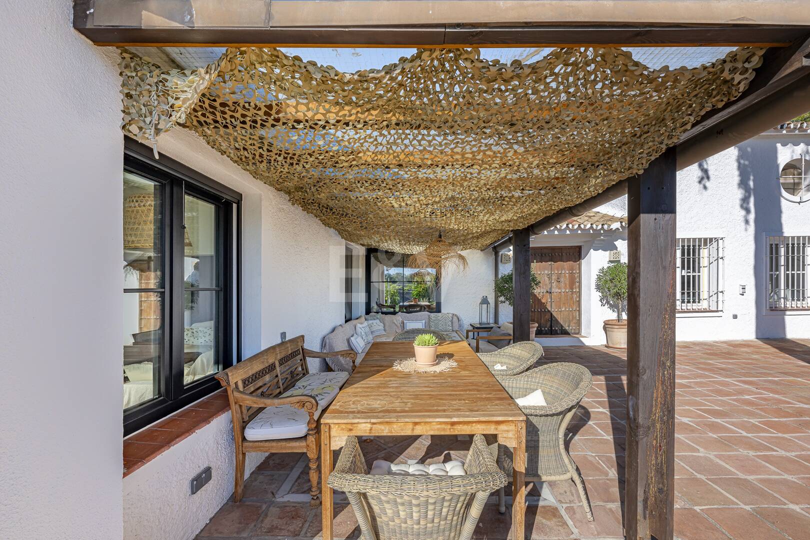 Förtrollande land hem med hisnande panoramautsikt i Guadalmina Alta