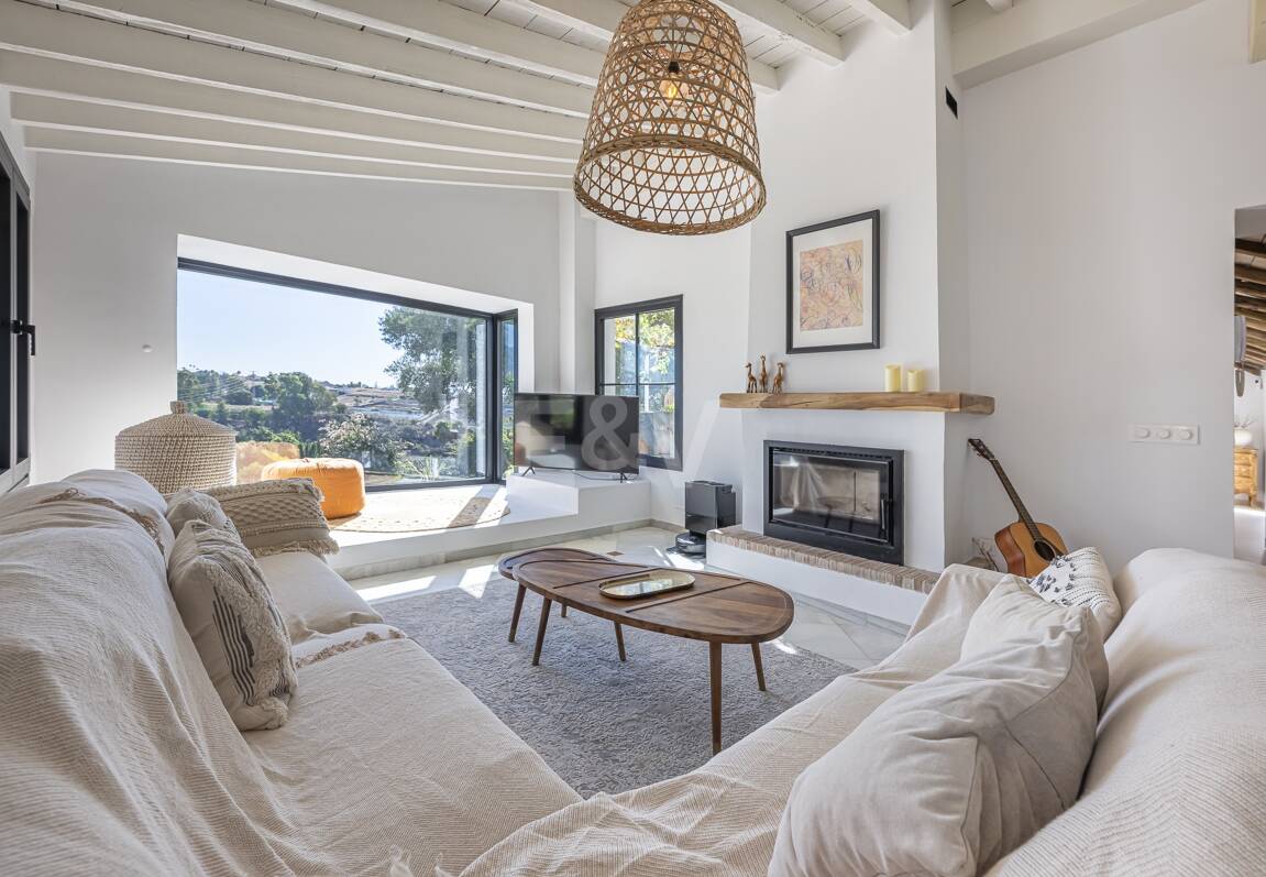 Förtrollande land hem med hisnande panoramautsikt i Guadalmina Alta