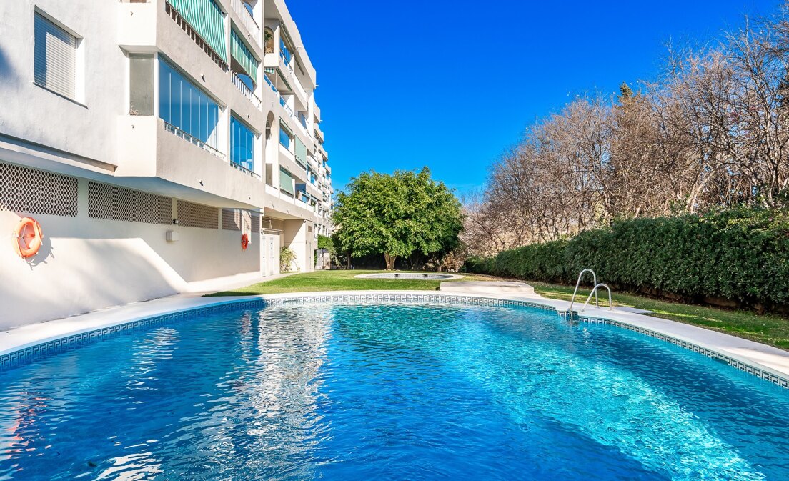 Spacious Ground-Floor Apartment in Puerto Banus