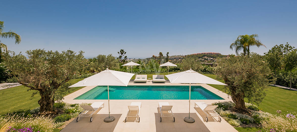 Impressive Villa in La Cerquilla with Panoramic Sea Views