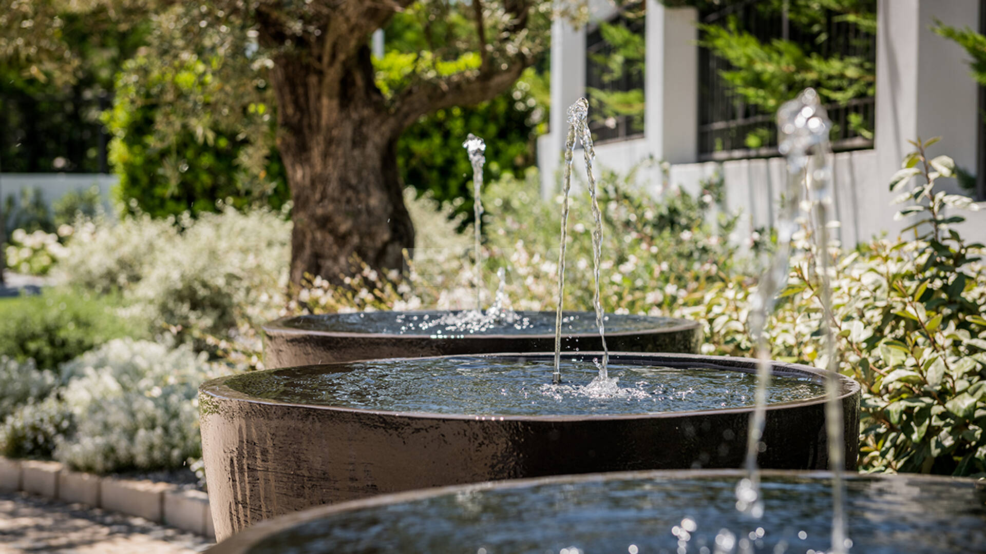 Impresionante Villa en La Cerquilla con vistas panorámicas al mar y una gran parcela