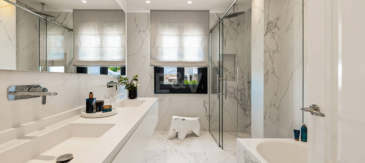 Impressive Villa in La Cerquilla with Panoramic Sea Views