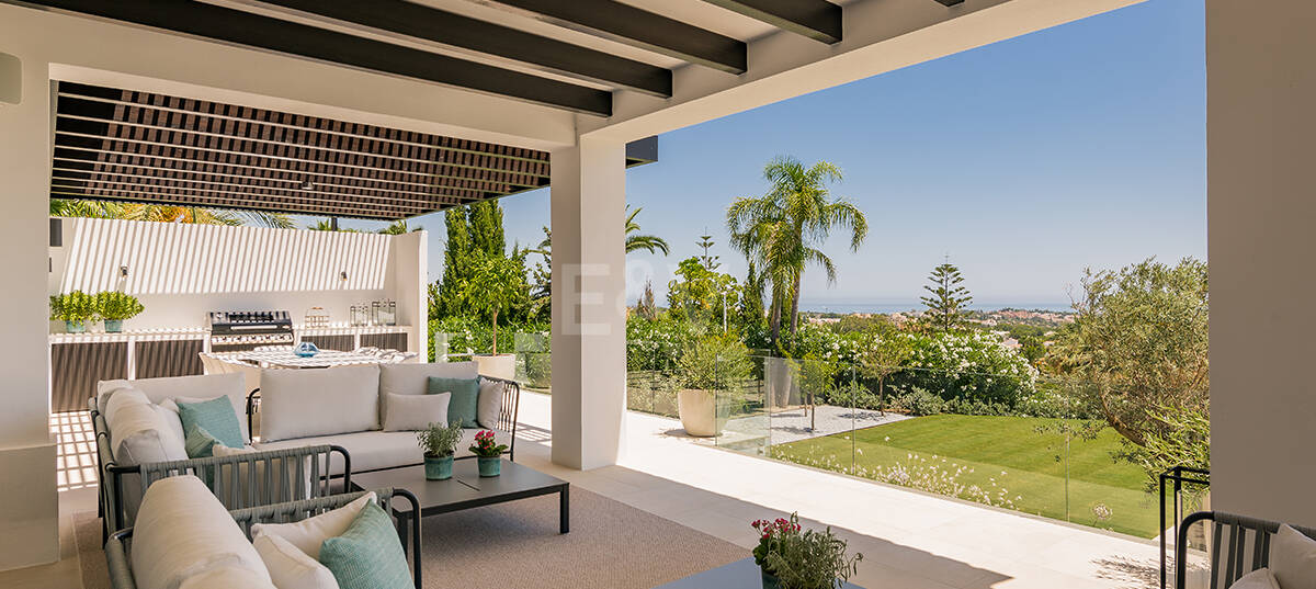 Impressive Villa in La Cerquilla with Panoramic Sea Views