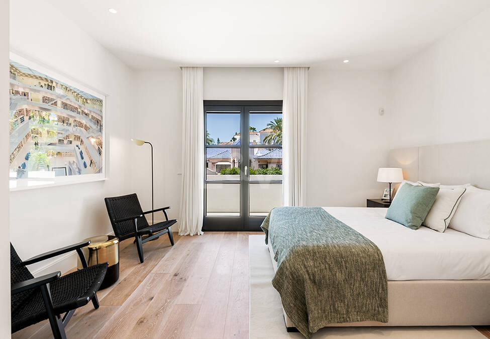 Impresionante Villa en La Cerquilla con vistas panorámicas al mar y una gran parcela