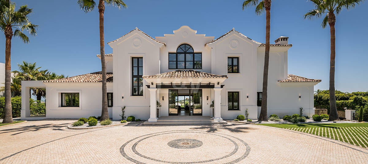 Impressive Villa in La Cerquilla with Panoramic Sea Views